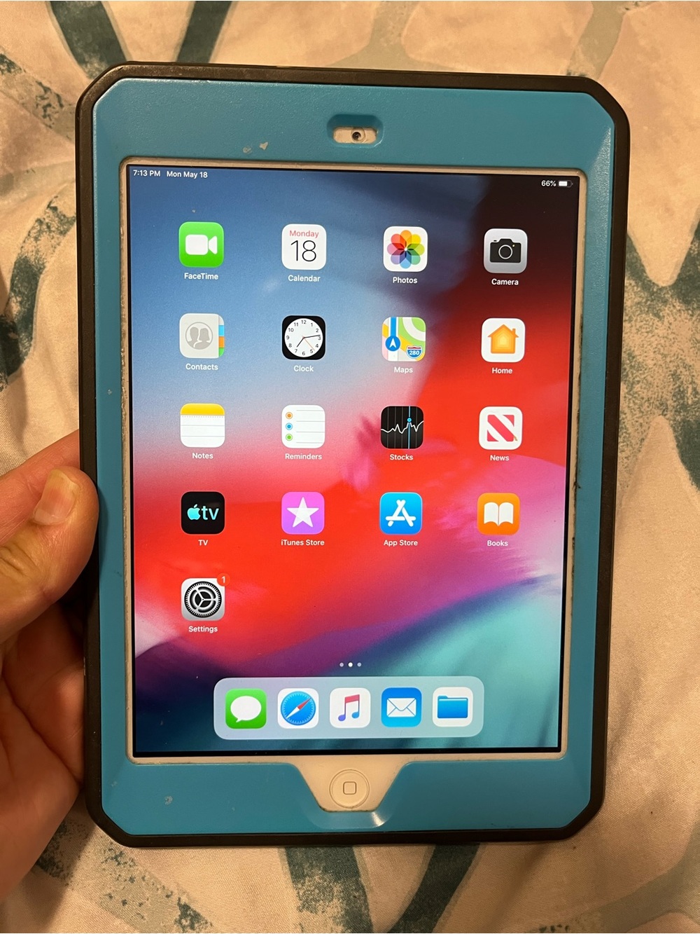 Apple iPad mini version 1 with Blue Protective Case (Internet only)